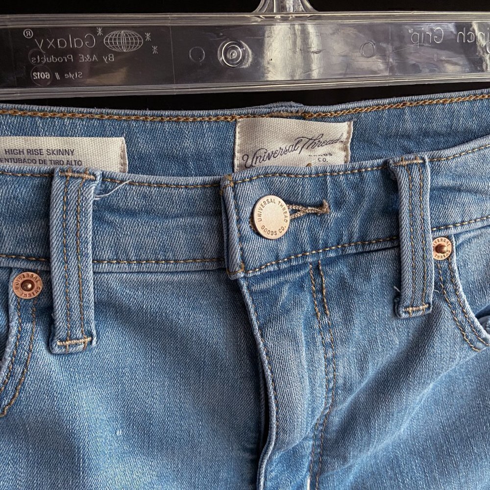 Universal Threads Light Wash High Rise Skinny Jeans - Picture 2 of 3